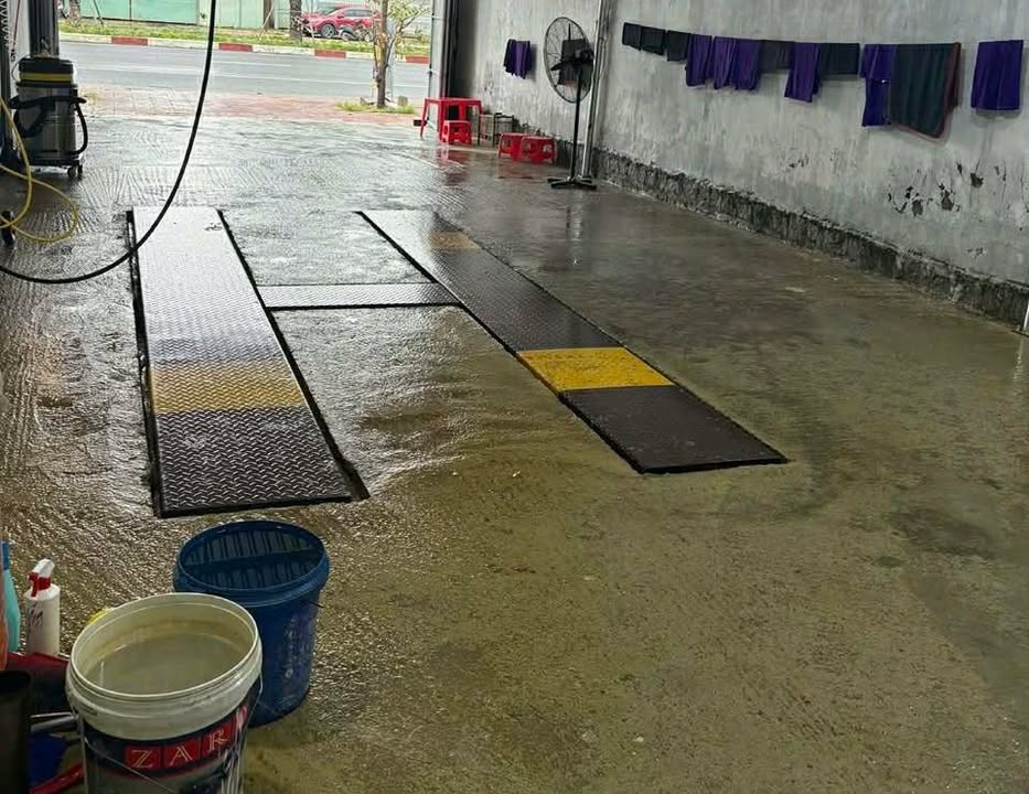 Tiệm rửa xe mặt tiền Tây Sơn, 125m² giá 230 triệu - Cơ hội đầu tư hấp dẫn!