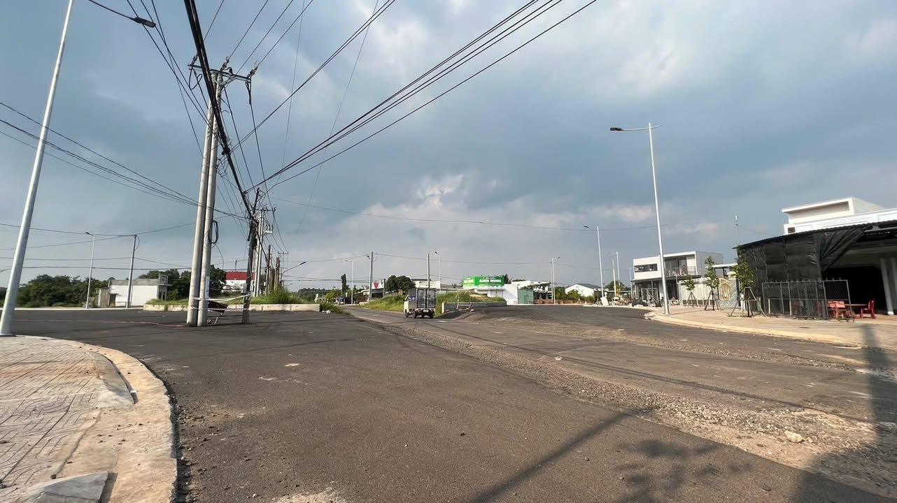 Đất nền góc 2 mặt tiền Vòng Xoay 1700m² - Tiềm năng kinh doanh vượt bậc!