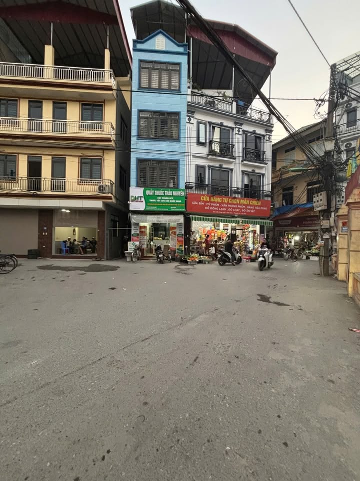 Nhà mặt phố Hữu Hoà, Thanh Trì 50m² giá 9 tỷ - Kinh doanh sầm uất, ô tô vào nhà!