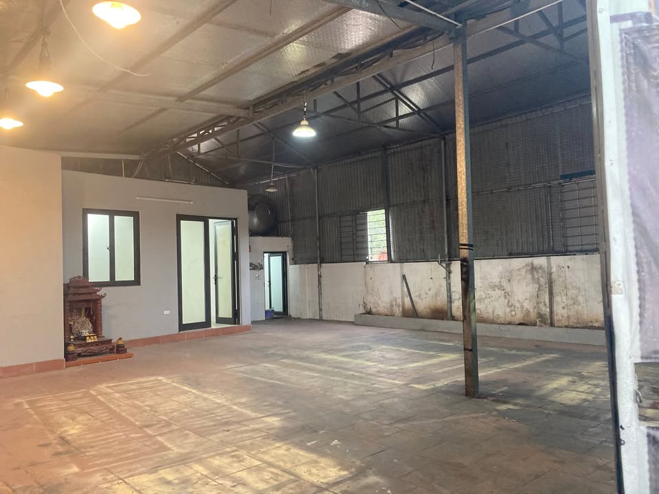 Cho thuê nhà mặt phố Ỷ La, Dương Nội 180m² giá 12 triệu - Mặt tiền rộng, xe công tránh nhau!