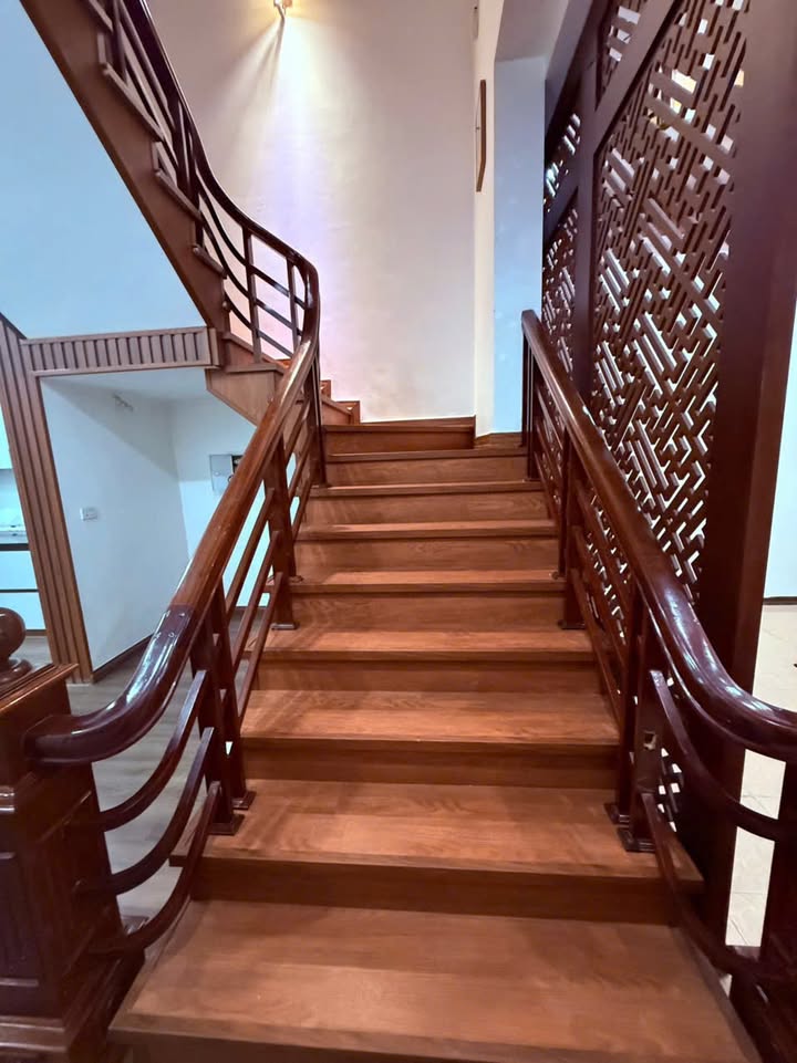 Nhà cho thuê 3 tầng đường Ngô Kính Thần, Vĩnh Yên 7 triệu - Phù hợp làm văn phòng và hộ gia đình!