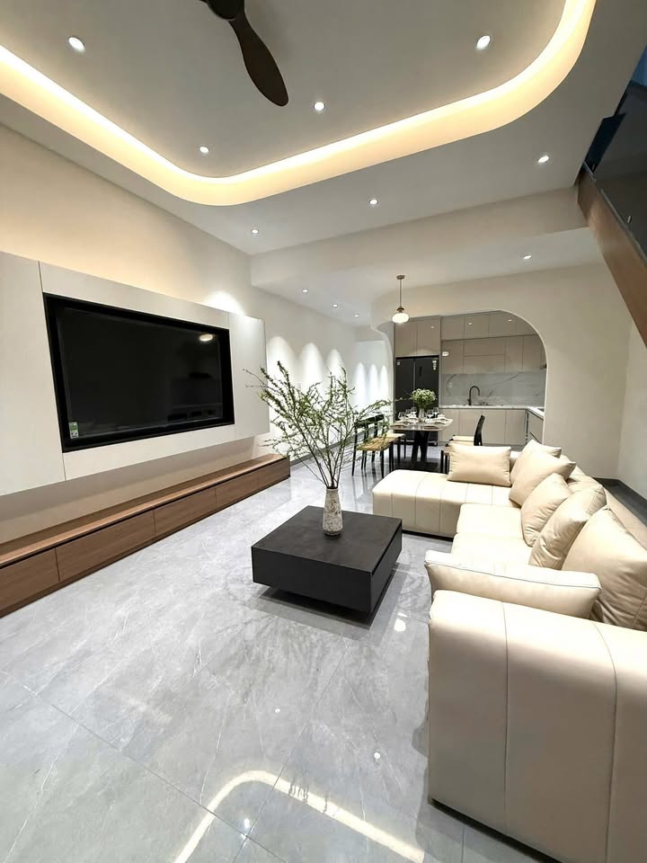 Nhà mới 60m² mặt tiền Trương Đăng Quế giá 5.68 tỷ - Full nội thất, an ninh tốt!