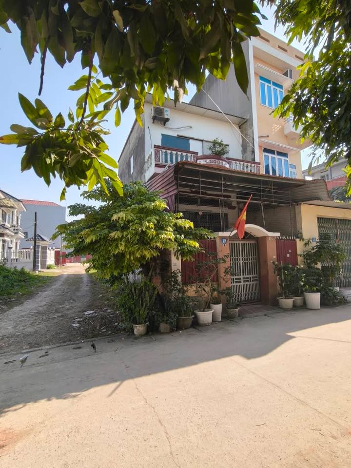 Đất Lô Góc Phố Mới Quế Võ 93m² giá 3.1 tỷ - Tặng kèm nhà 2 tầng!