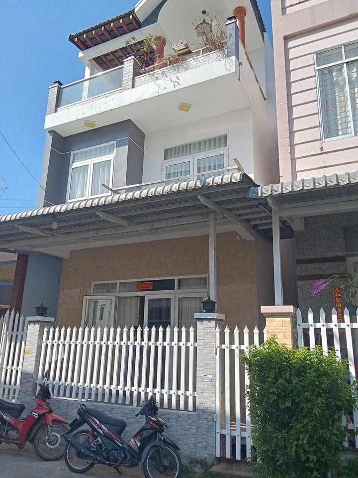 Nhà 3 tầng hẻm Lý Thường Kiệt, Dương Đông 119m² giá 8 tỷ - Sổ hồng chính chủ, vào ở ngay!