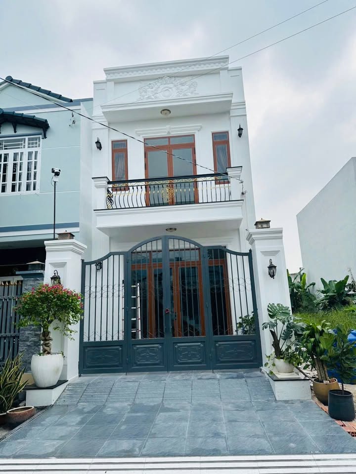 Nhà lầu Đặng Quỳnh, Tân Kim, Cần Giuộc 90m² giá 3.96 tỷ - Vị trí trung tâm, nội thất đầy đủ!