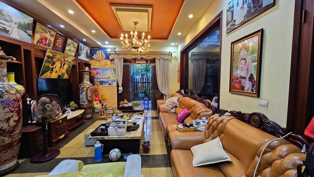 Biệt thự kinh doanh mặt đường đôi Văn Quán 210m² - Vị trí đẹp trung tâm!