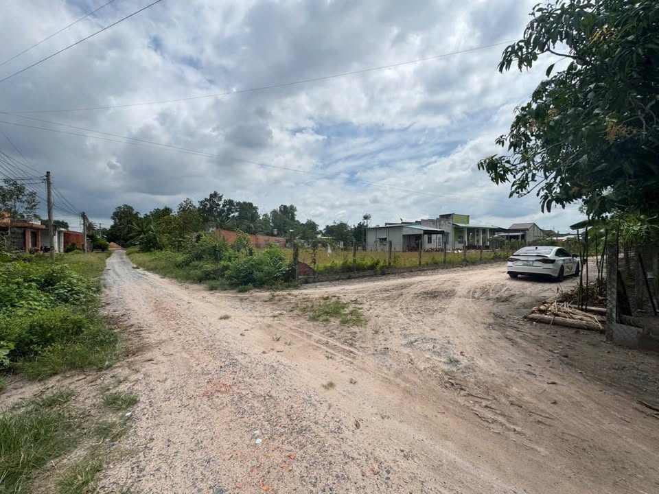 Đất 2 mặt tiền hẻm 37 Ngô Quyền, Hòa Thành, 564m² giá 3.5 tỷ - Cơ hội đầu tư tuyệt vời!