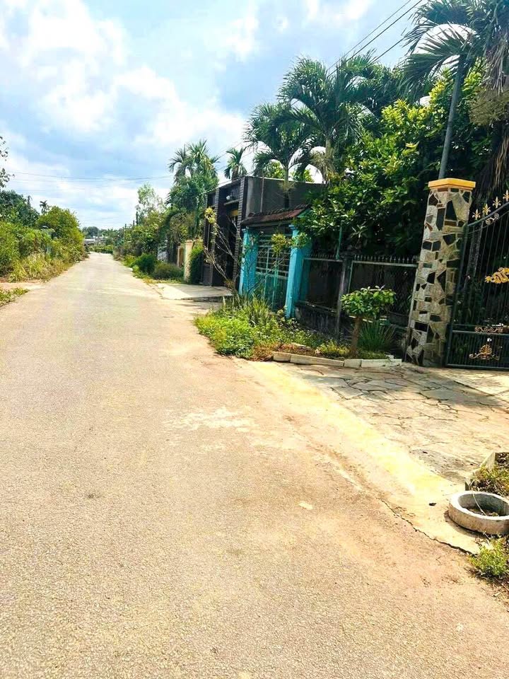 Nhà vườn Trảng Bom 450m² giá 2.4 tỷ - Cách chợ chỉ 100m!