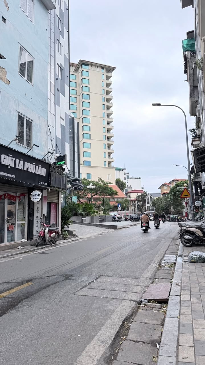 Căn hộ cho thuê tại đường Thanh Niên, Yên Phụ 60m² - Góc nhìn hướng hồ Tây!