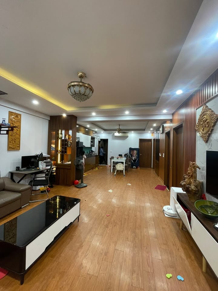 Căn hộ tầng trung KĐT Văn Khê Hà Đông 105m² giá 6.3 tỷ - Nhà đẹp, full nội thất!