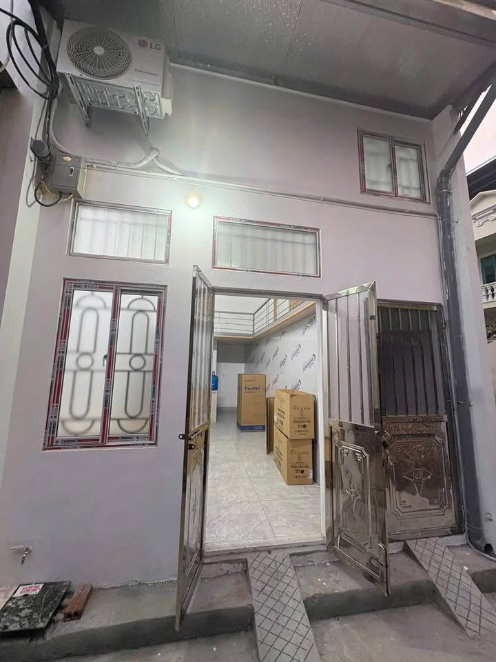 Nhà cho thuê Thạch Bàn 30m² giá 4.5 triệu - Nhà mới tinh, vào ở ngay!
