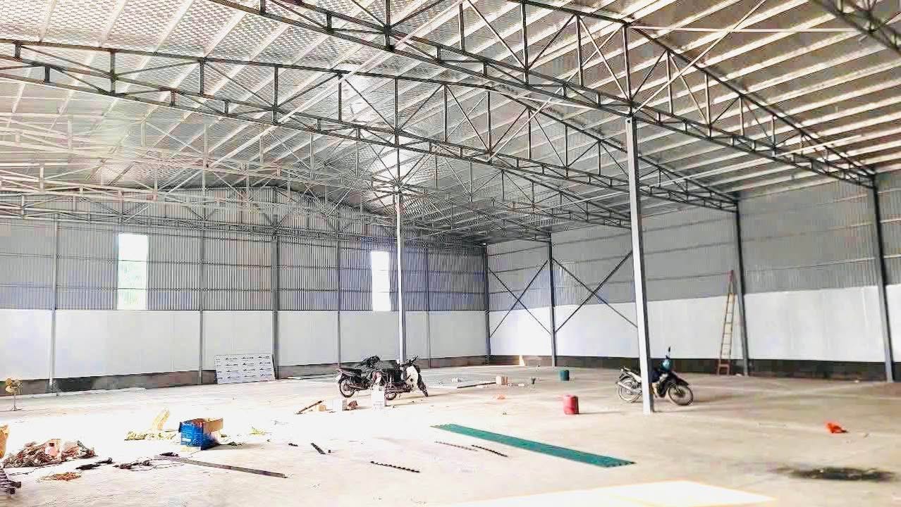 Kho xưởng cho thuê Đức Giang - Long Biên 8000m² giá 115 triệu - Hoạt động ngay!