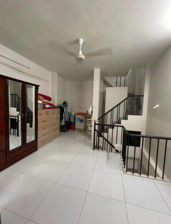 Nhà 3 tầng tại hẻm 575 CMT8, Q.10 - Sổ đỏ chính chủ, giá thỏa thuận!