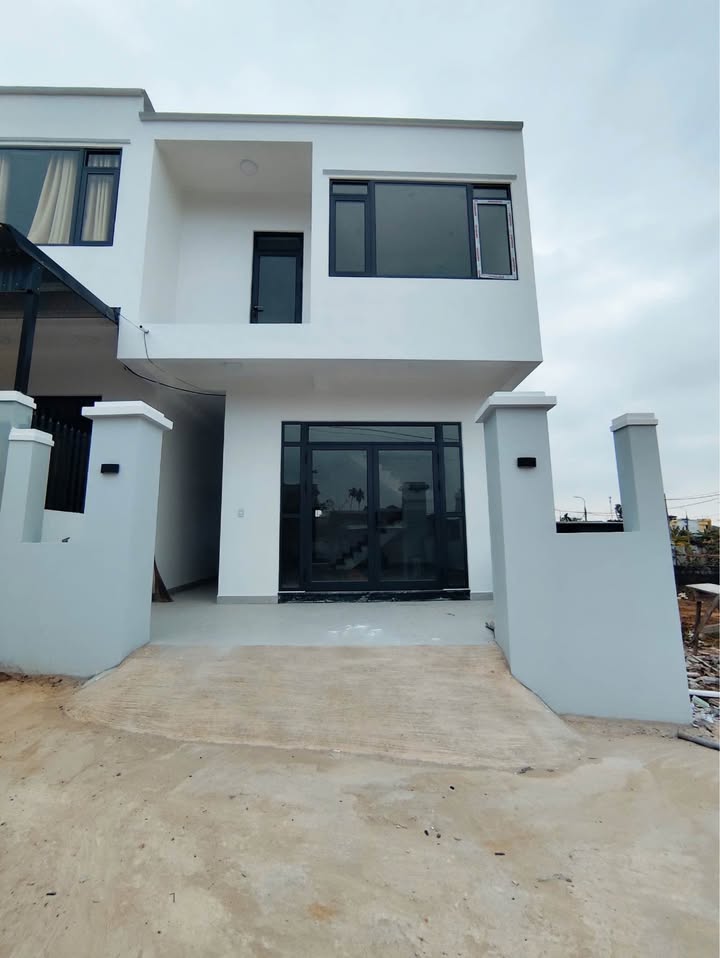 Nhà 2 tầng Uông Bí 95m² giá 2.1 tỷ - Gần trường, chợ, bệnh viện!