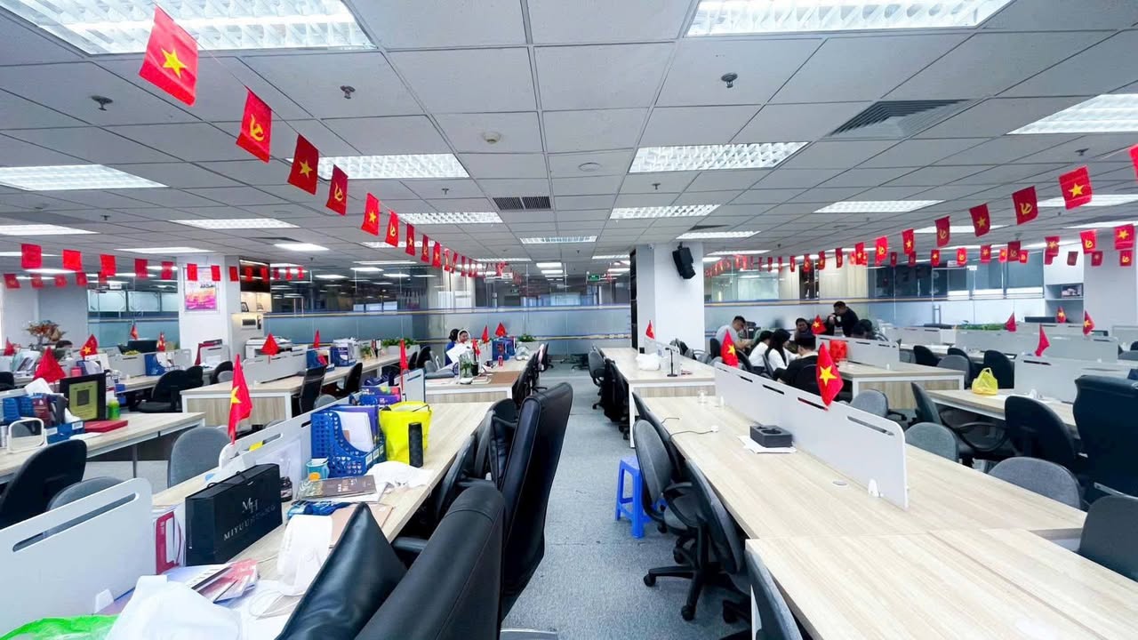 Cho thuê văn phòng tại Center Point 219 Trung Kính 200m² giá 12$ - Không gian làm việc lý tưởng!