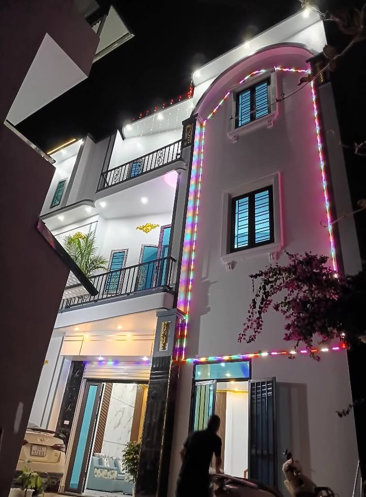 Nhà 3 tầng Việt Hòa 60m² giá 2.2 tỷ - Thiết kế sang trọng, gần chợ và khu công nghiệp!