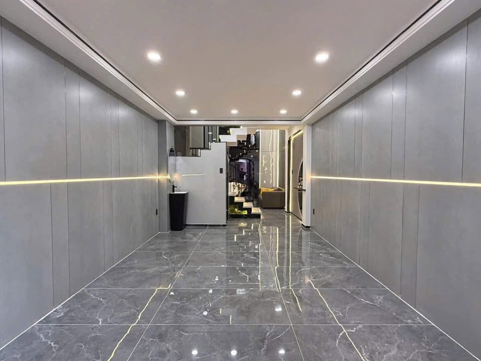 Nhà bán 5 tầng 34m² mặt tiền 6m tại Lê Trọng Tấn - Không gian sống lý tưởng!