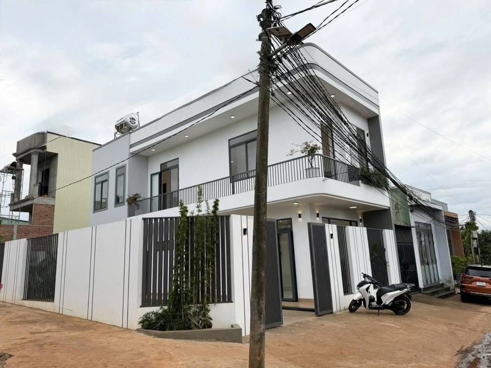 Nhà góc 2 mặt tiền Đặng Trần Côn, Pleiku 185m² giá 2.7 tỷ - Đầu tư sinh lời tuyệt vời!