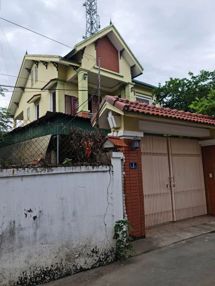 Nhà phố Vinh 285m² giá 9.15 tỷ - Không gian rộng rãi, nội thất đầy đủ!