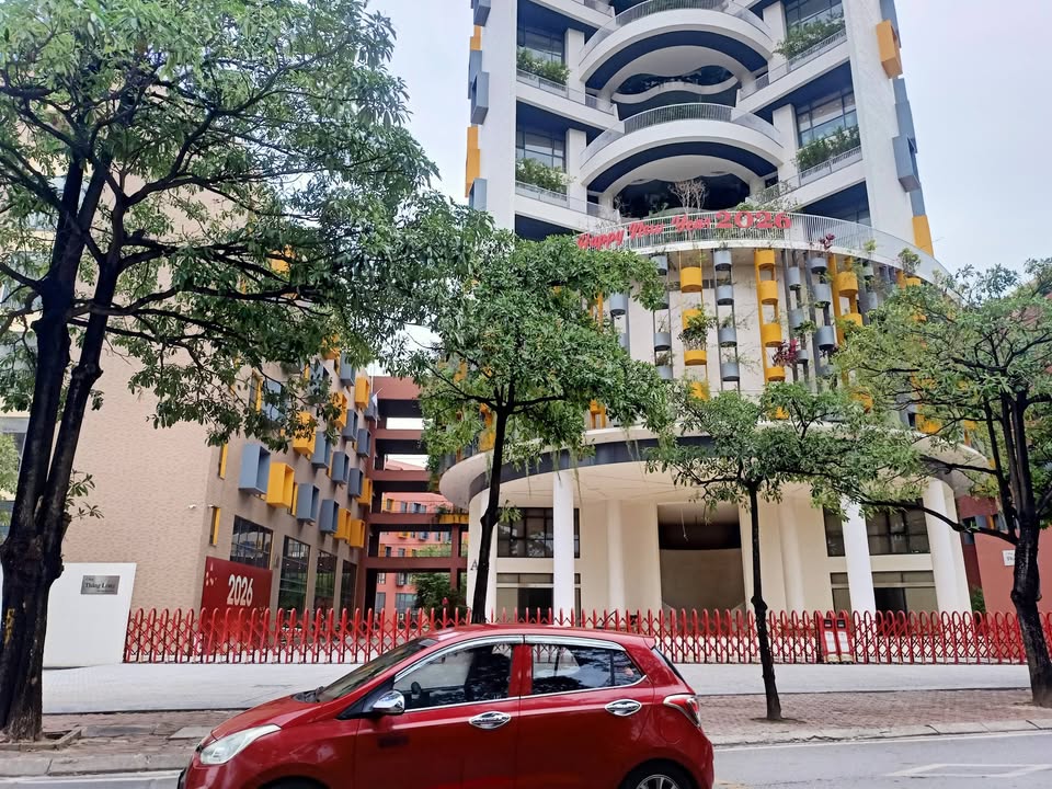 Biệt thự 6 tầng KĐT Việt Hưng 200m² giá 67 tỷ - Cách Trường Marie Curie chỉ 30m!