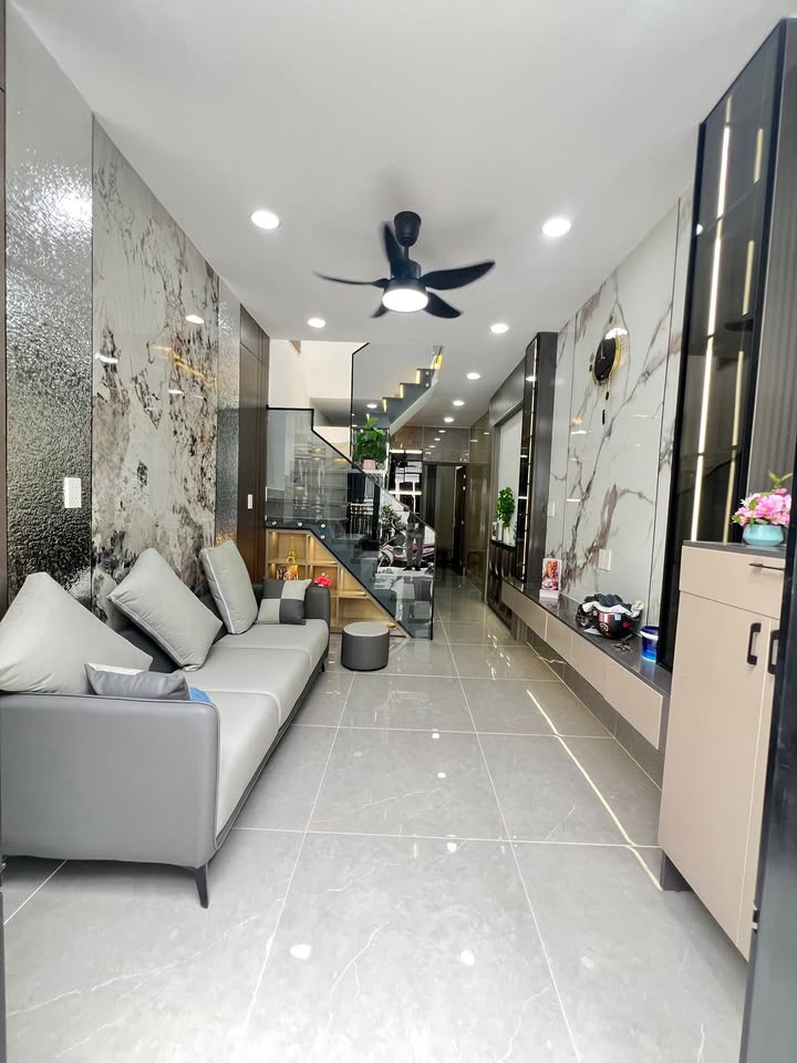 Nhà Gò Vấp 36m² giá 4.5 tỷ - Full nội thất, sẵn sàng ở ngay!