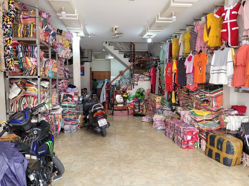 Bán gấp FrontHouse Lạc Long Quân 73m² giá 15.95 tỷ - Lô góc kinh doanh đỉnh!