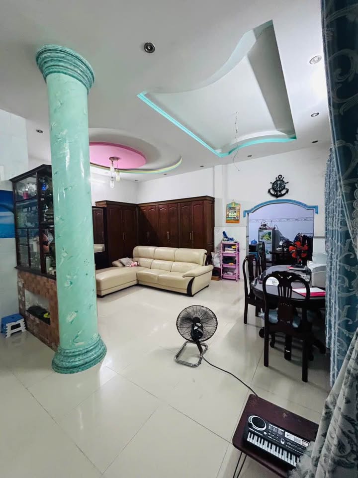 Nhà bán 1 trệt 1 lầu Trấn Biên, Biên Hòa 150m² giá 7.6 tỷ - Góc 2 mặt tiền thuận lợi!