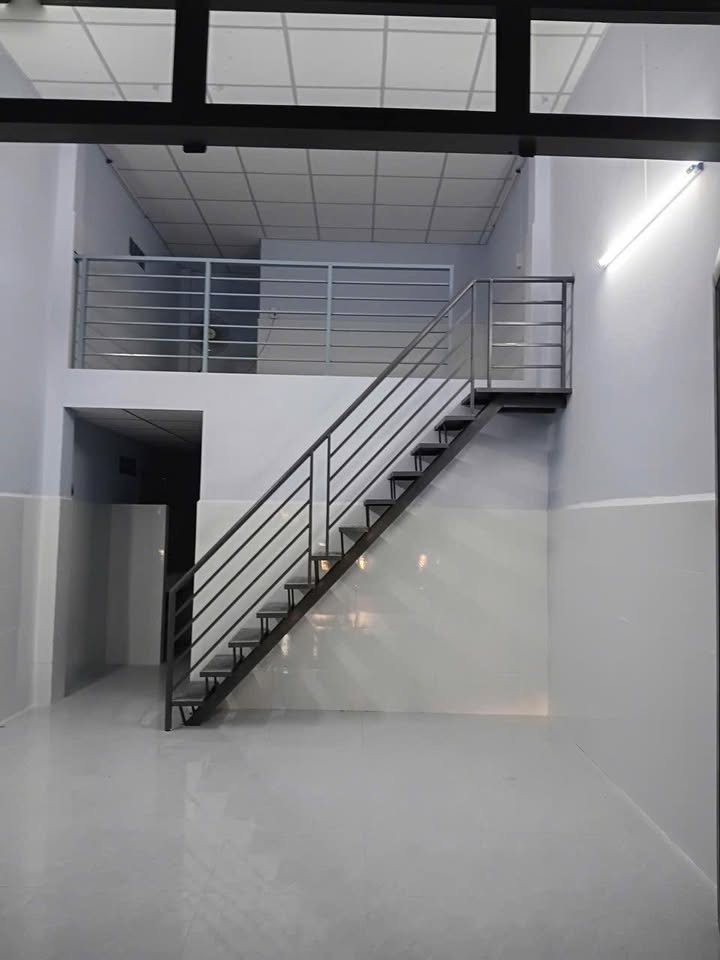 Nhà cho thuê mặt tiền đường gần cầu Xây, Tân Phú, 200m² - Sân vườn rộng rãi, thuận tiện kinh doanh