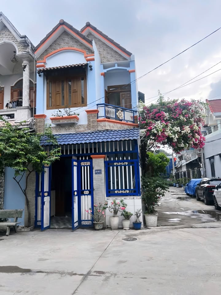 Nhà 2 mặt tiền đường Nguyễn Thị Khắp, Dĩ An 61.4m² giá 4 tỷ - Nội thất đầy đủ!