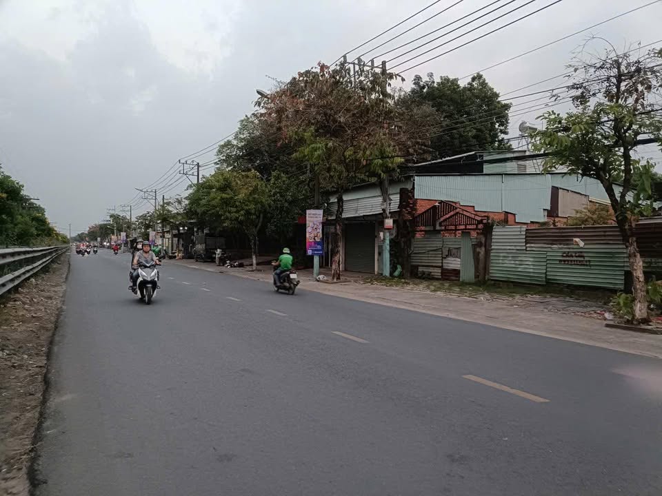 Nhà mặt tiền Nguyễn Tri Phương Dĩ An 100m² giá 3.8 tỷ - Cơ hội không thể bỏ lỡ!