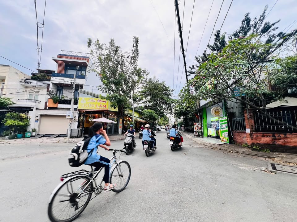 Nhà mặt tiền đường 9, Linh Trung 133m² giá 13 tỷ - Kinh doanh sầm uất!