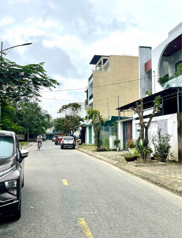 Đất nền KDC Bàu Cả Quảng Ngãi 90m² giá 2.7 tỷ - Hướng Nam, đối diện công viên