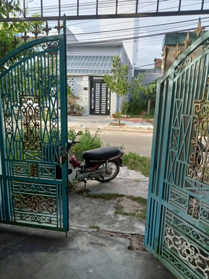 Bán đất tặng nhà cấp 4 mặt tiền nhựa Lê Duẩn, Phan Thiết 85m² giá 1.45 tỷ - Cơ hội đầu tư tốt!