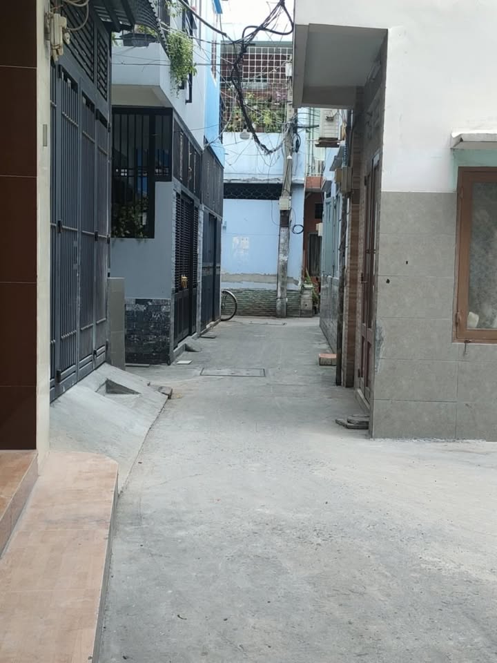 Nhà Phạm Văn Hai, Tân Bình 30m² giá 5.7 tỷ - Chính chủ, sổ hồng đầy đủ!