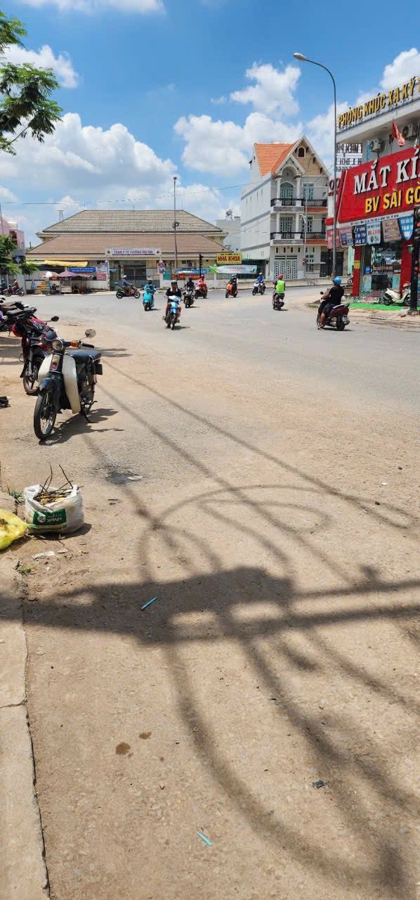 Nhà phố kinh doanh Nguyễn Cửu Phú, Bình Tân 108m² giá 9.97 tỷ - Đầu tư sinh lời ngay!