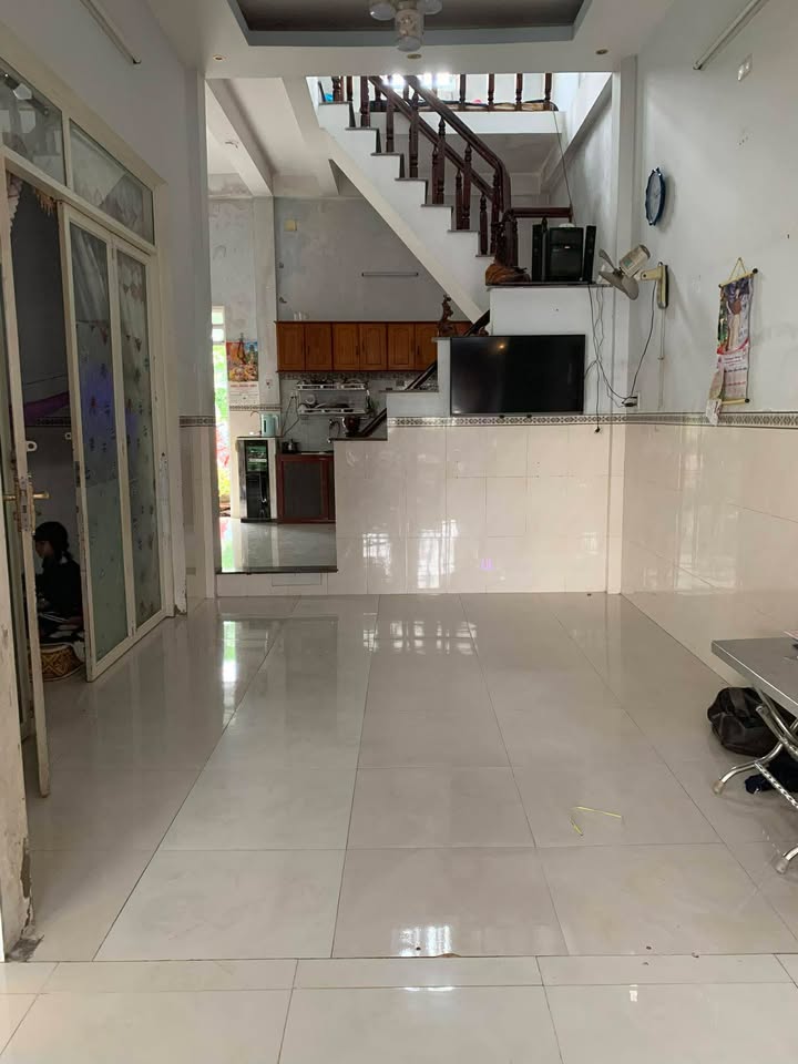 Nhà 1 mê tại Vân Hội 1, Diêu Trì 105m² giá 2.7 tỷ - Gần chợ và trường học!