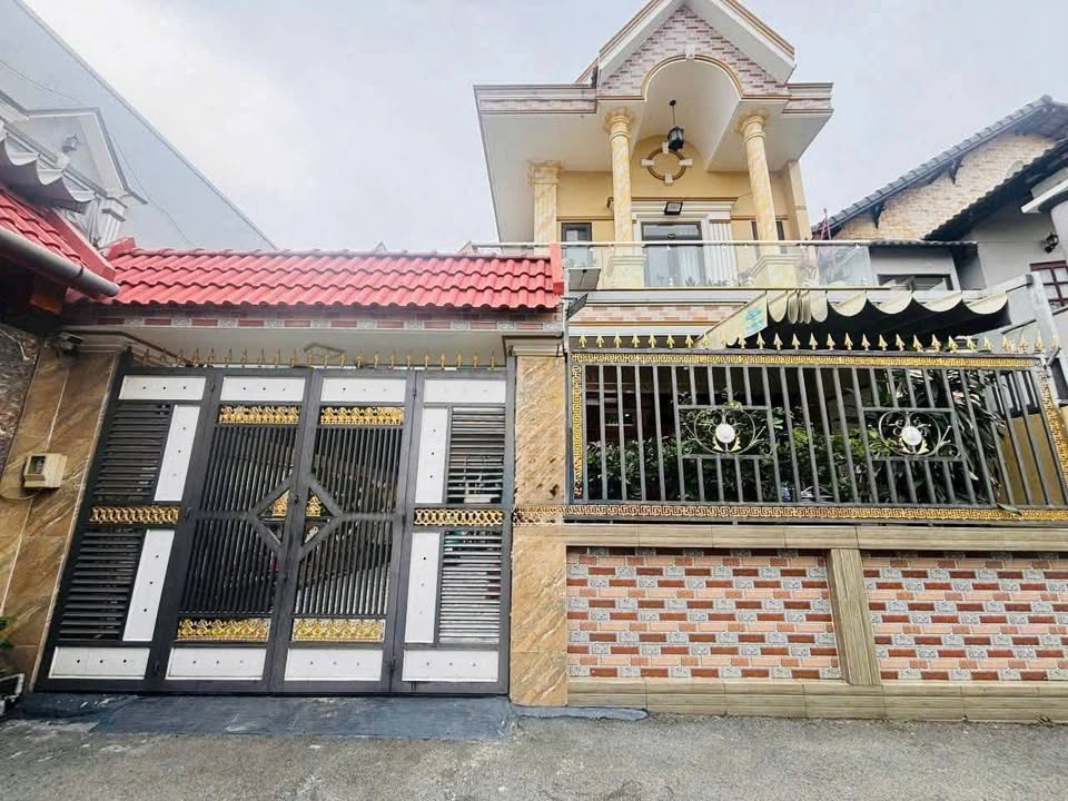 Biệt thự cao cấp Bà Điểm Hóc Môn 161m² giá 7.8 tỷ - Thiết kế hiện đại sang trọng!