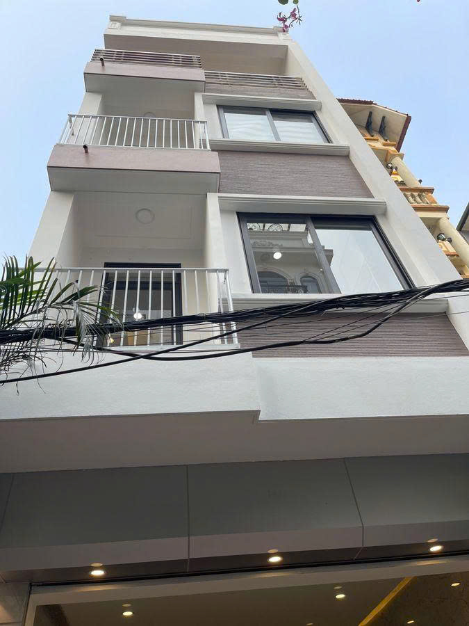 Nhà An Dương Vương, Tây Hồ 599m² giá 13.9 tỷ - Ô tô đỗ cửa, gần Ciputra!
