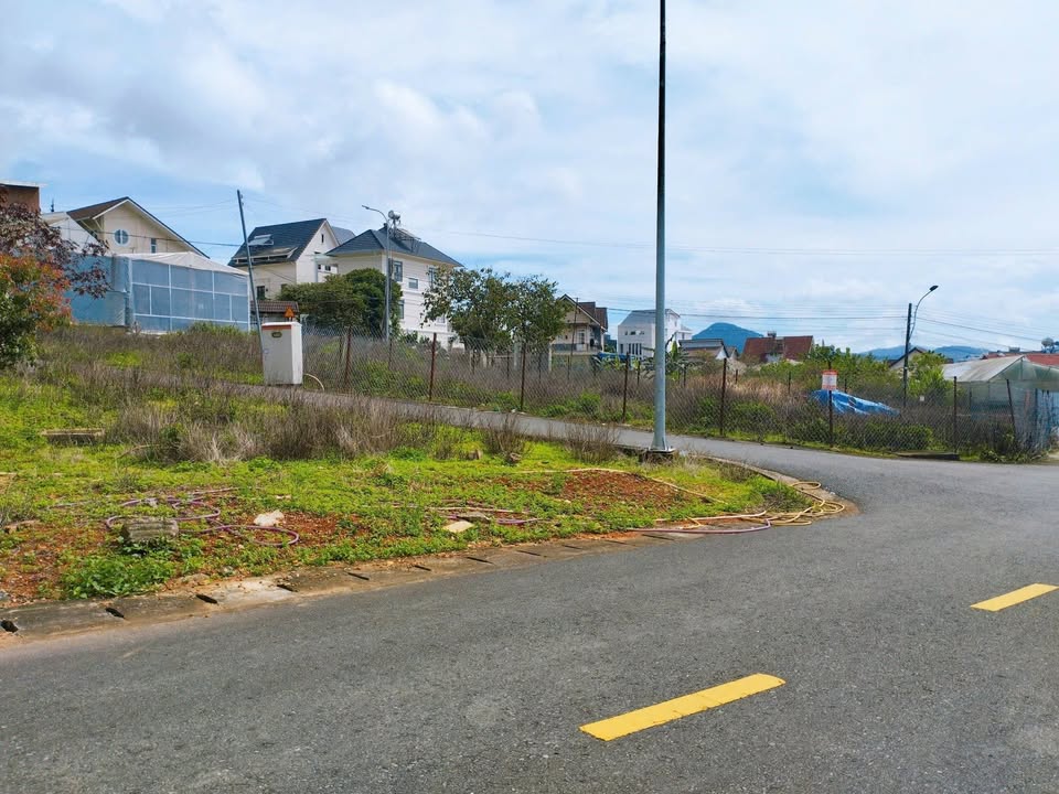 Đất Vạn Hạnh Đà Lạt 215m² giá 9.03 tỷ - Cơ hội đầu tư vàng!