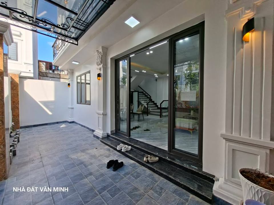 Nhà riêng đường Hồ Sen 69.6m² giá thỏa thuận - Thiết kế sang trọng, rộng rãi!