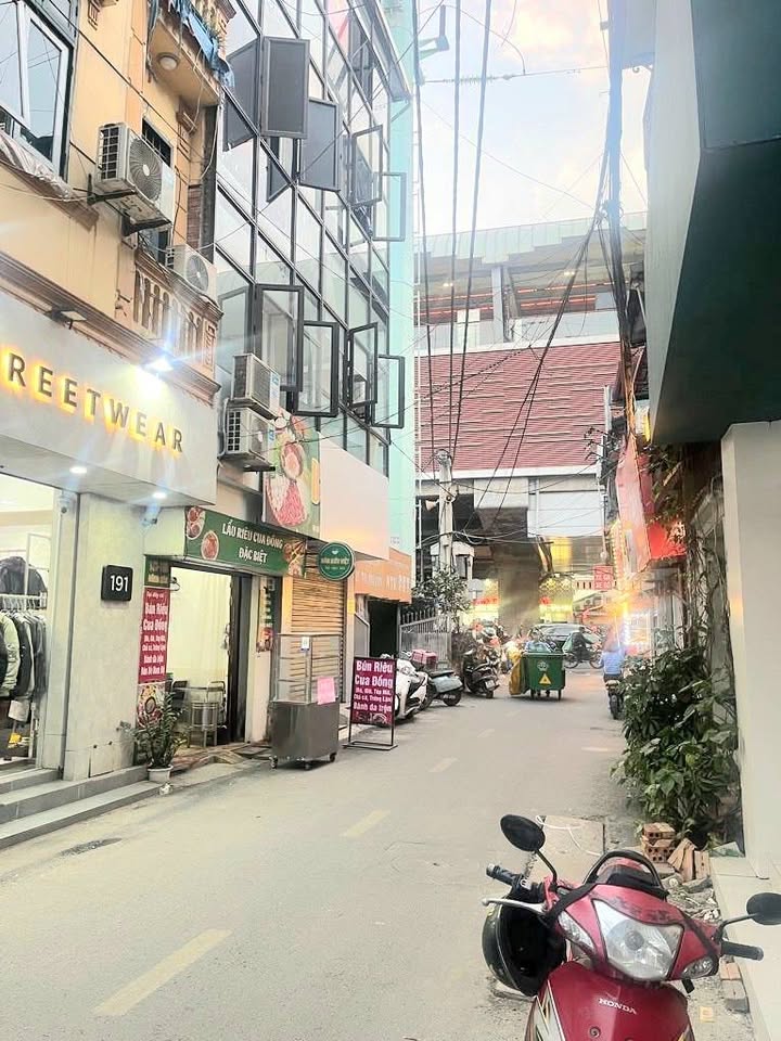 Bán mặt phố Đông Các, Đống Đa 53.5m² giá 31.5 tỷ - Ô tô đỗ cửa, vị trí vàng!
