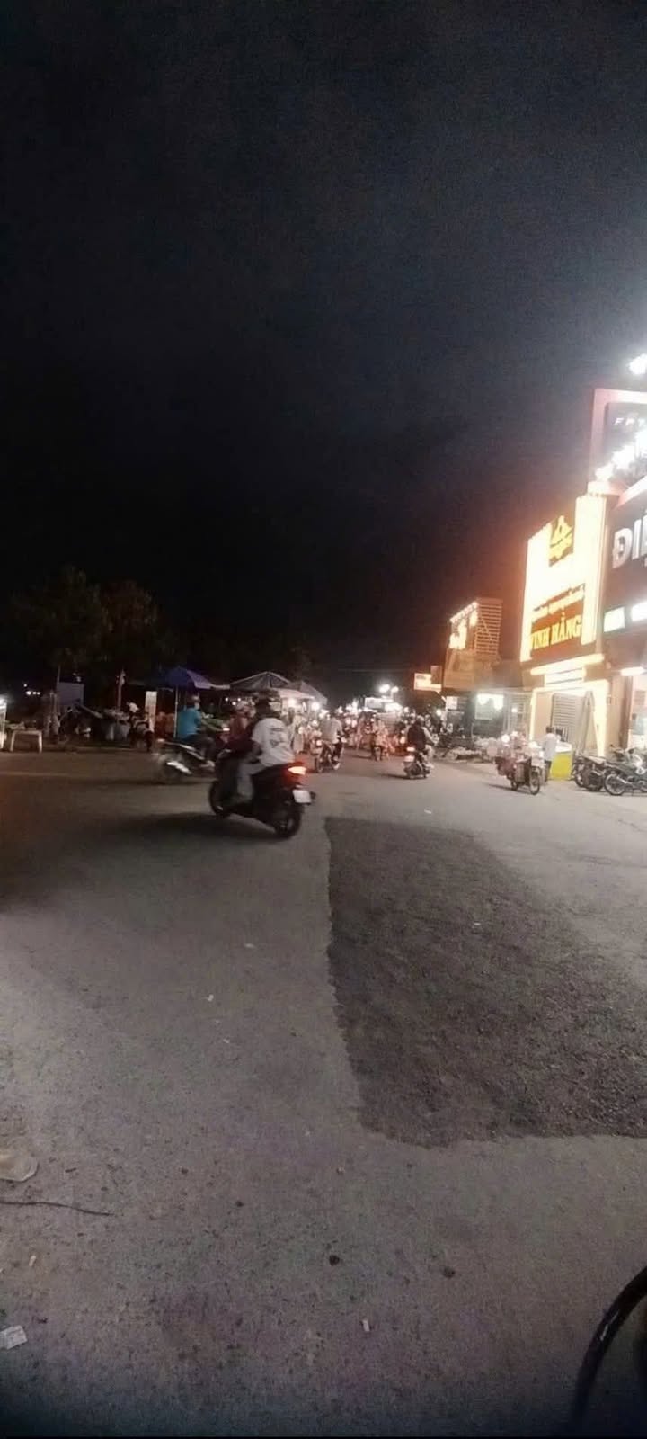 Cho thuê FrontHouse 2 mặt tiền khu thương mại Hòa Phú, 15 triệu/tháng - Cơ hội hiếm có!