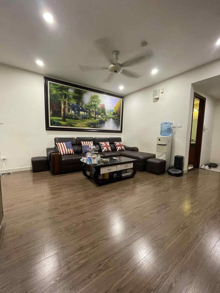 Căn hộ chung cư Ressco Cổ Nhuế 120m² giá 12 triệu - Sẵn sàng vào ở ngay!