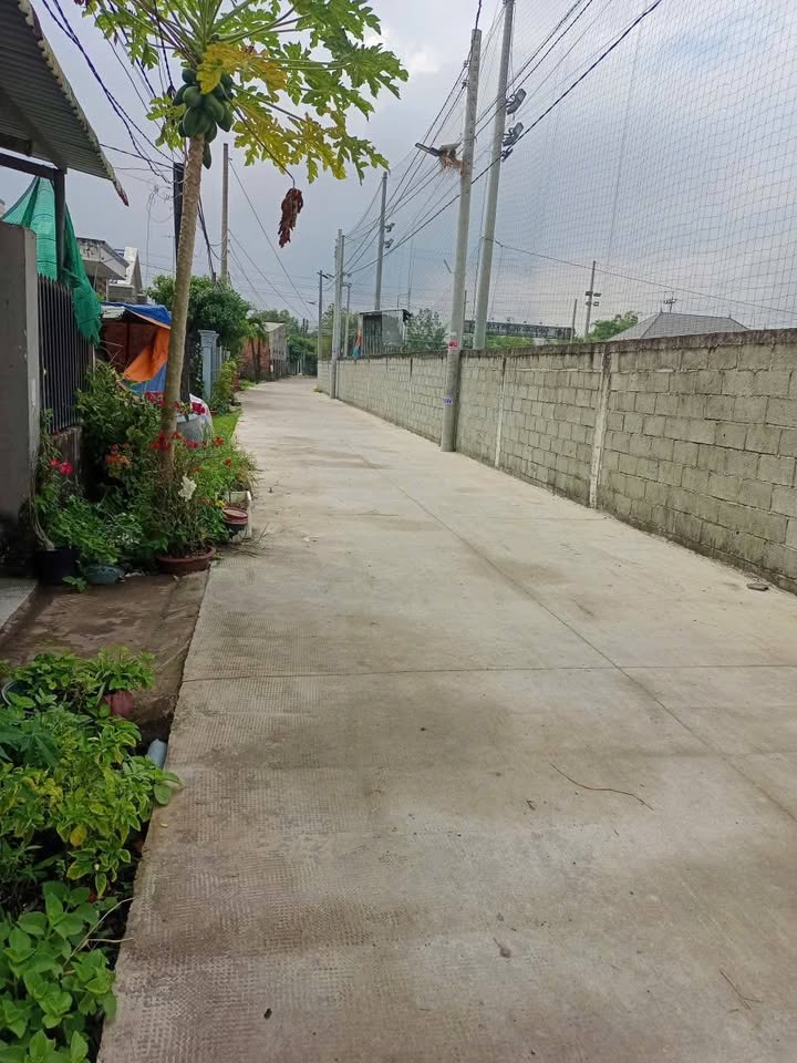 Nhà 1 trệt 1 lầu xã Tân Phú Đức Hòa 123m² giá 1.65 tỷ - Chính chủ bán gấp!