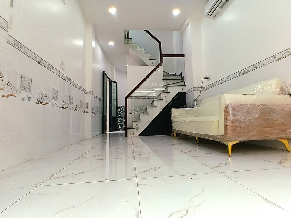 Nhà Căn Góc Đường Lý Thái Tổ Quận 10 28m² giá 5 tỷ - Hẻm thông thoáng, sổ hồng chính chủ!