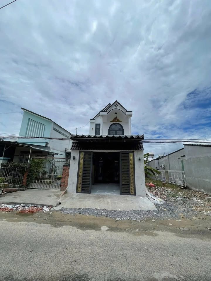 Nhà lầu Hiệp Ninh, TP Tây Ninh 100m² giá 2.2 tỷ - Sẵn sàng vào ở ngay!
