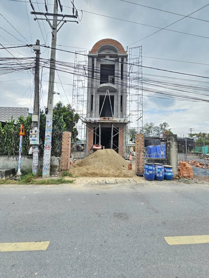 Nhà Mặt Tiền Kinh Doanh Dĩ An 93.1m² giá 7.2 tỷ - Đầu tư sinh lời lý tưởng!