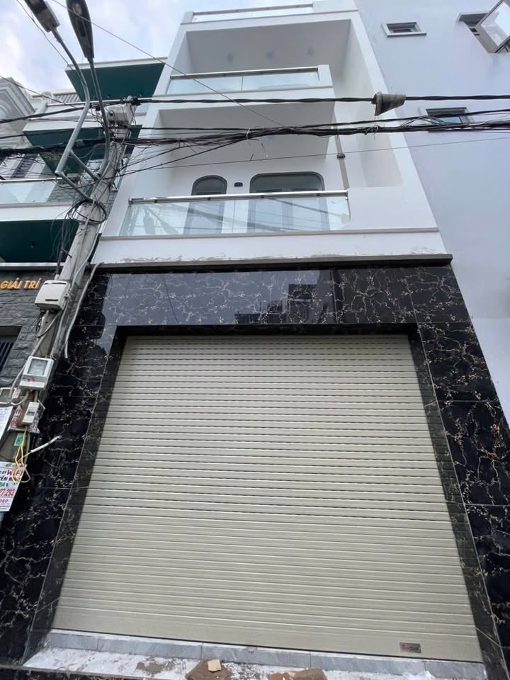 Nhà phố 1 trệt 2 lầu tum đường Lã Xuân Oai 51m² giá 6.9 tỷ - Phù hợp gia đình đông thành viên!