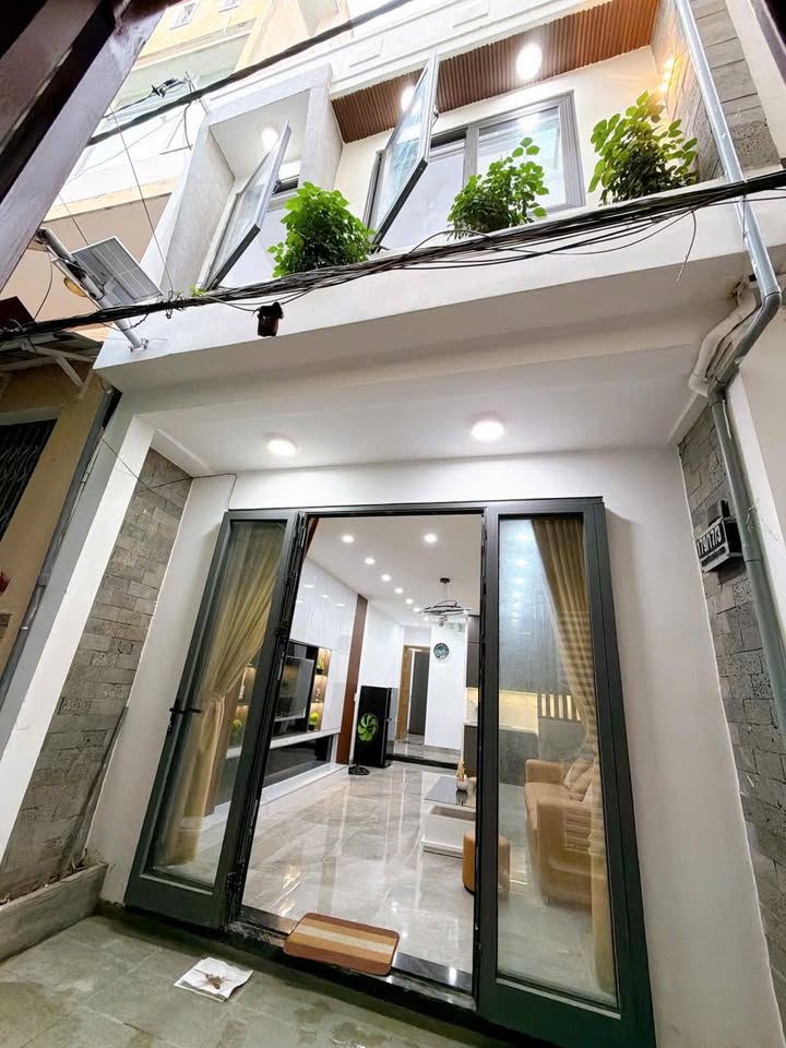 Nhà riêng 2 tầng tại Nguyễn Văn Linh, Đà Nẵng, 47.6m² giá 4 tỷ - Kiên cố, sáng bóng!