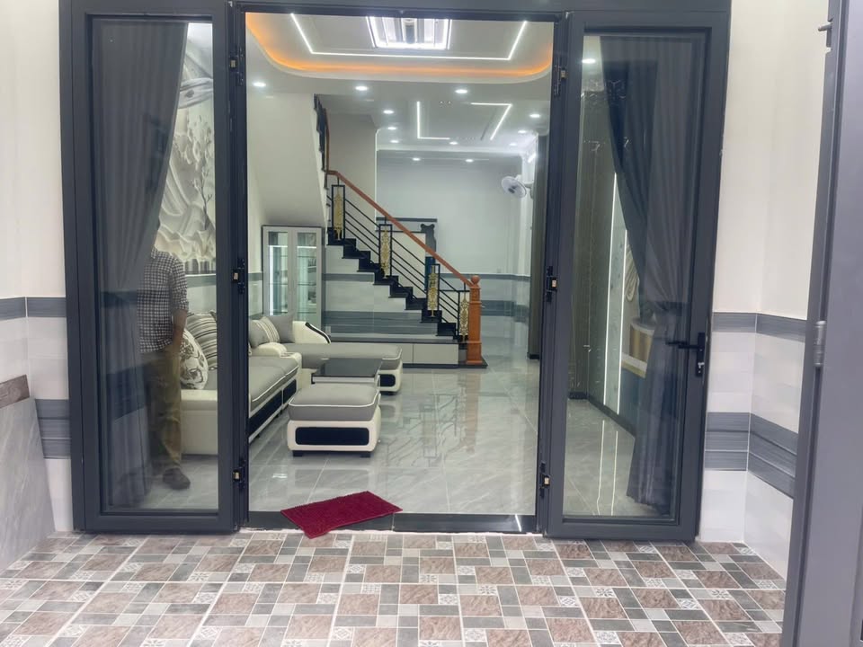 Nhà mặt tiền kinh doanh Lâm Thị Hố, Q12, 44m² giá 4 tỷ - Đường xe hơi tránh thông thoáng!